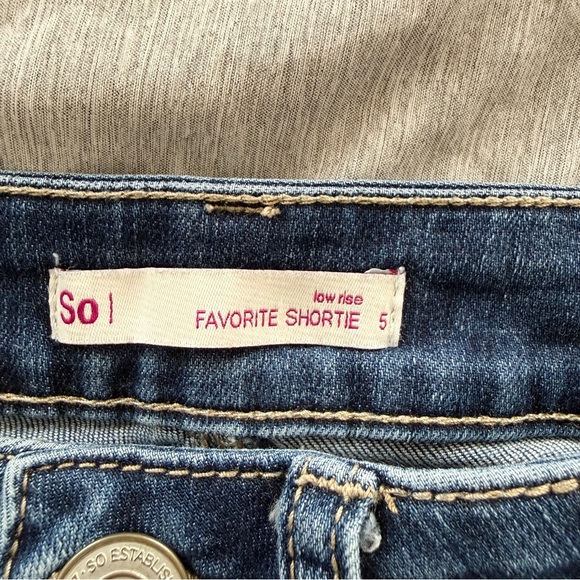 SO Favorite Shortie shorts - Picture 2 of 3